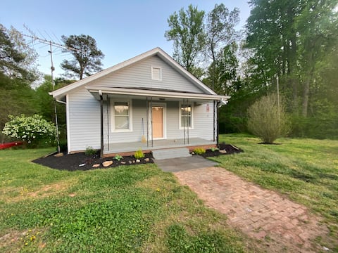 Little Creekside Cottage