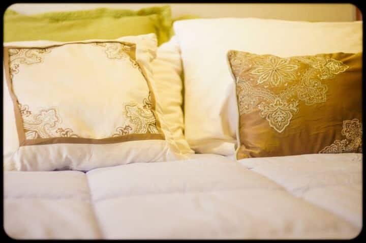 Jastëkë me madhësi dhe dendësi të ndryshme për pushim total.