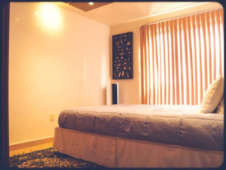 Krevat dopio "queen". Krevate intime dhe të rehatshme me dyshek me shkumë Memory Foam për t 'u çlodhur

