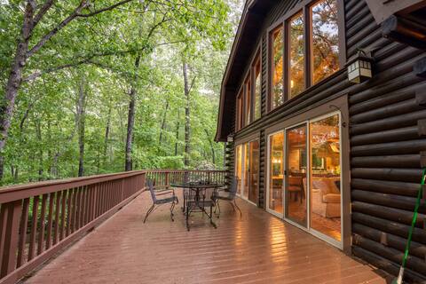 Log Cabin w/ HotTub-Table Rock/ Pumpkintown SC