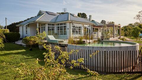 Design lover’s Estate - sleeps 22