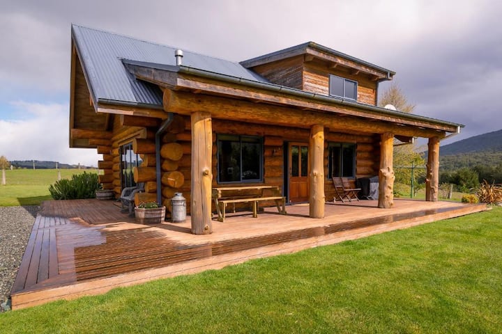 Rangapu Fiordland Log Cabin