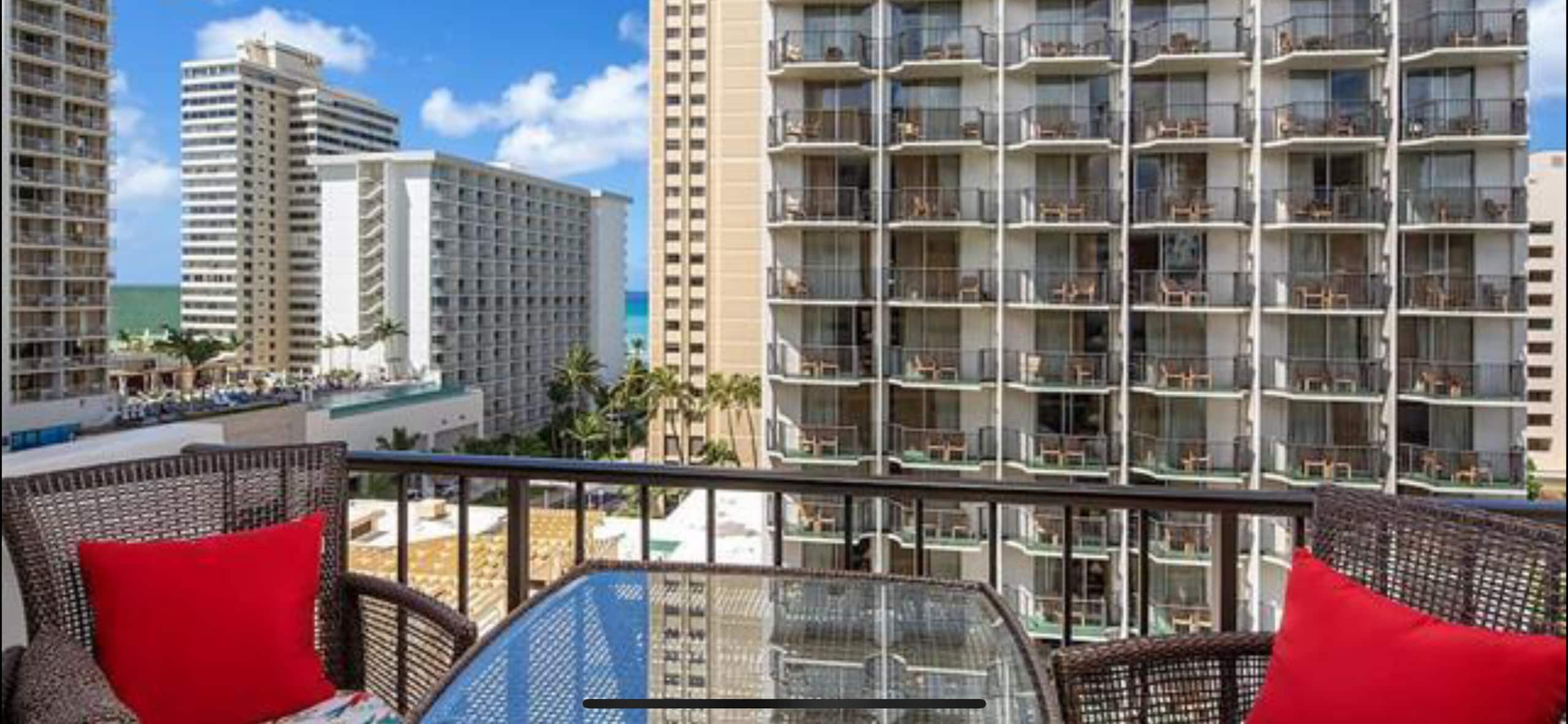Condo in Honolulu · ★4.91 · 2 bedrooms · 7 beds · 2 private baths - Image 36