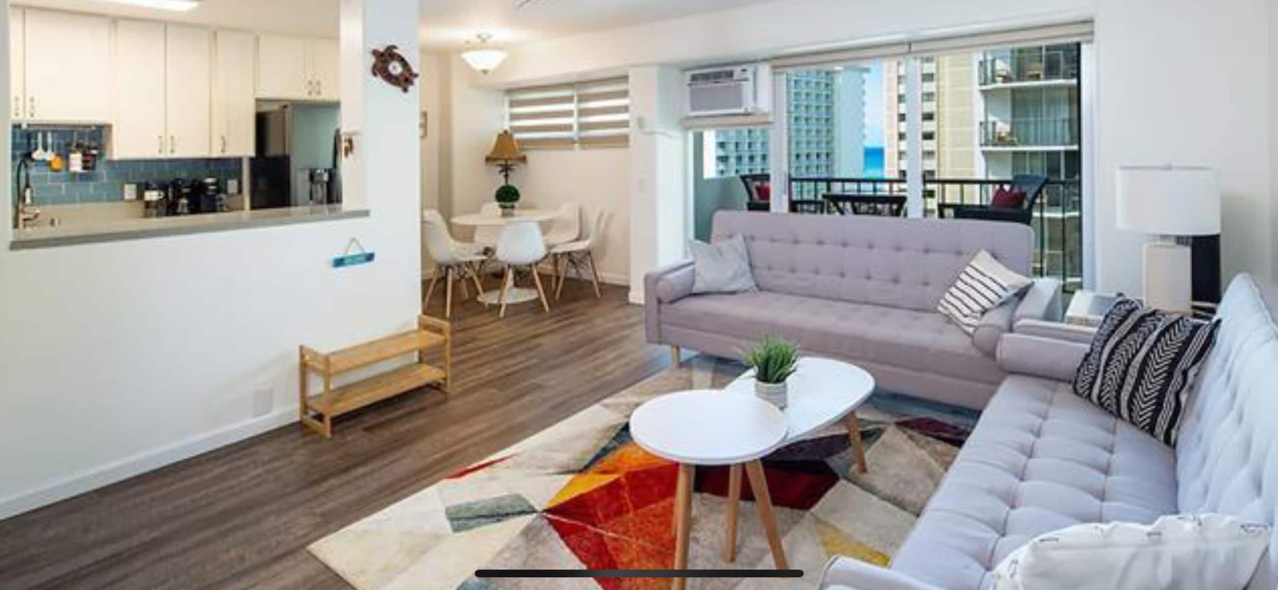Condo in Honolulu · ★4.91 · 2 bedrooms · 7 beds · 2 private baths - Image 2