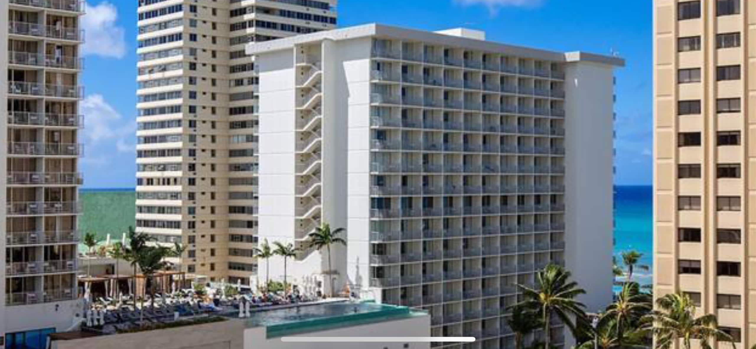 Condo in Honolulu · ★4.91 · 2 bedrooms · 7 beds · 2 private baths - Image 43