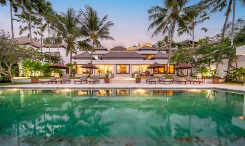 Villa Dahlia - Luxury Oceanfront w/Chef, Candidasa