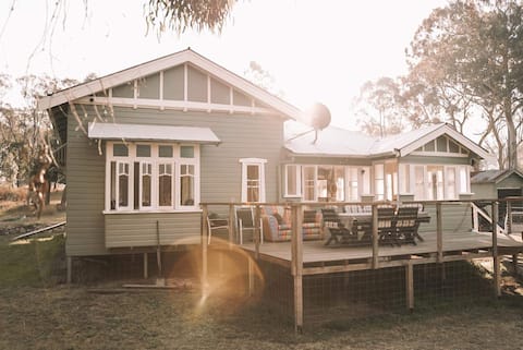 Wren Farmhouse Rustic Queenslander in Wine Country