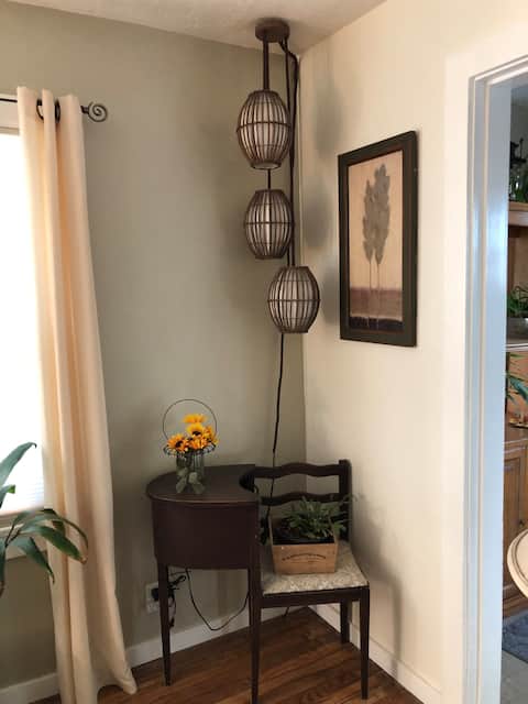 Top performing Airbnb: Bright/cozy 2 bdrm rural home 2.5 mi from downtown in Great Falls