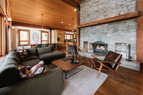 Luxury lodge on 1.5 acre ocean-front property