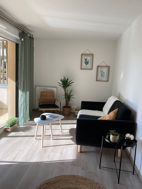 Top Airbnb: Superb 3 bedroom apartment with large terrace in Bruz