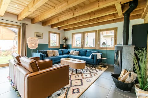 Airbnb performant: Jacuzzi, Pool & Breathtaking Alpine Views à Taninges