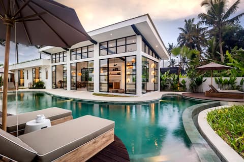 Private Pool Villa Ubud | Staff & Jungle Views