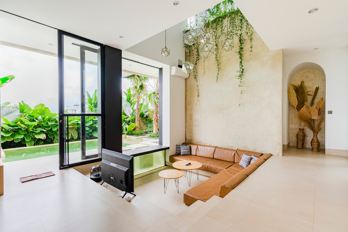 Villa in Ungasan · ★4.9 · 2 bedrooms · 2 beds · 2.5 private baths, Airbnb comparable