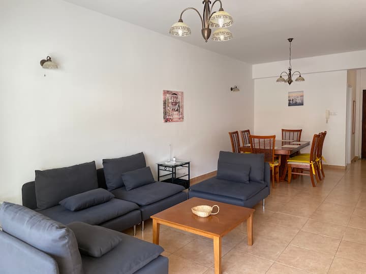 Top Location, Queens Gardens - Pafos