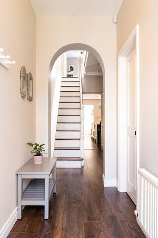 Spacious 3 bed home 10 mins walk from City Centre