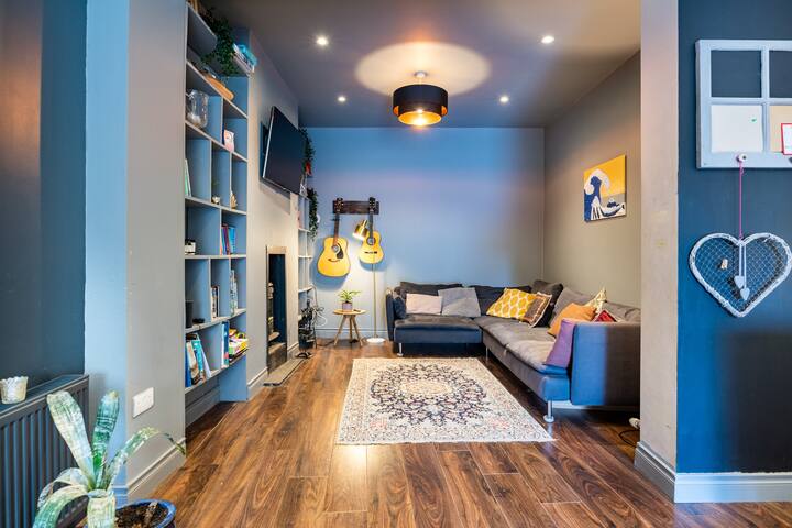 Spacious 3 bed home 10 mins walk from City Centre gallery image 3