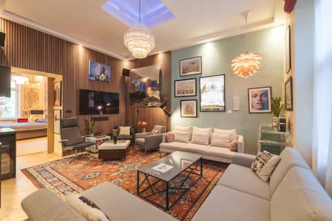 Luxury Apartment by Hi5 - The Actor's Den