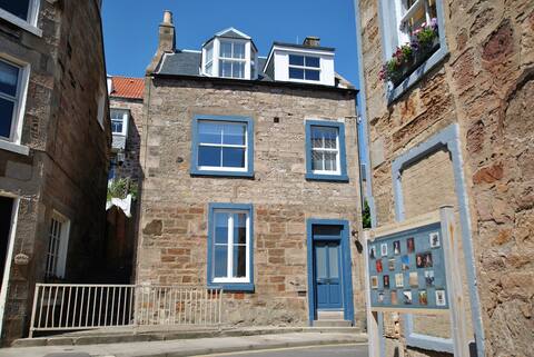 Puffin House- stylish home by the sea