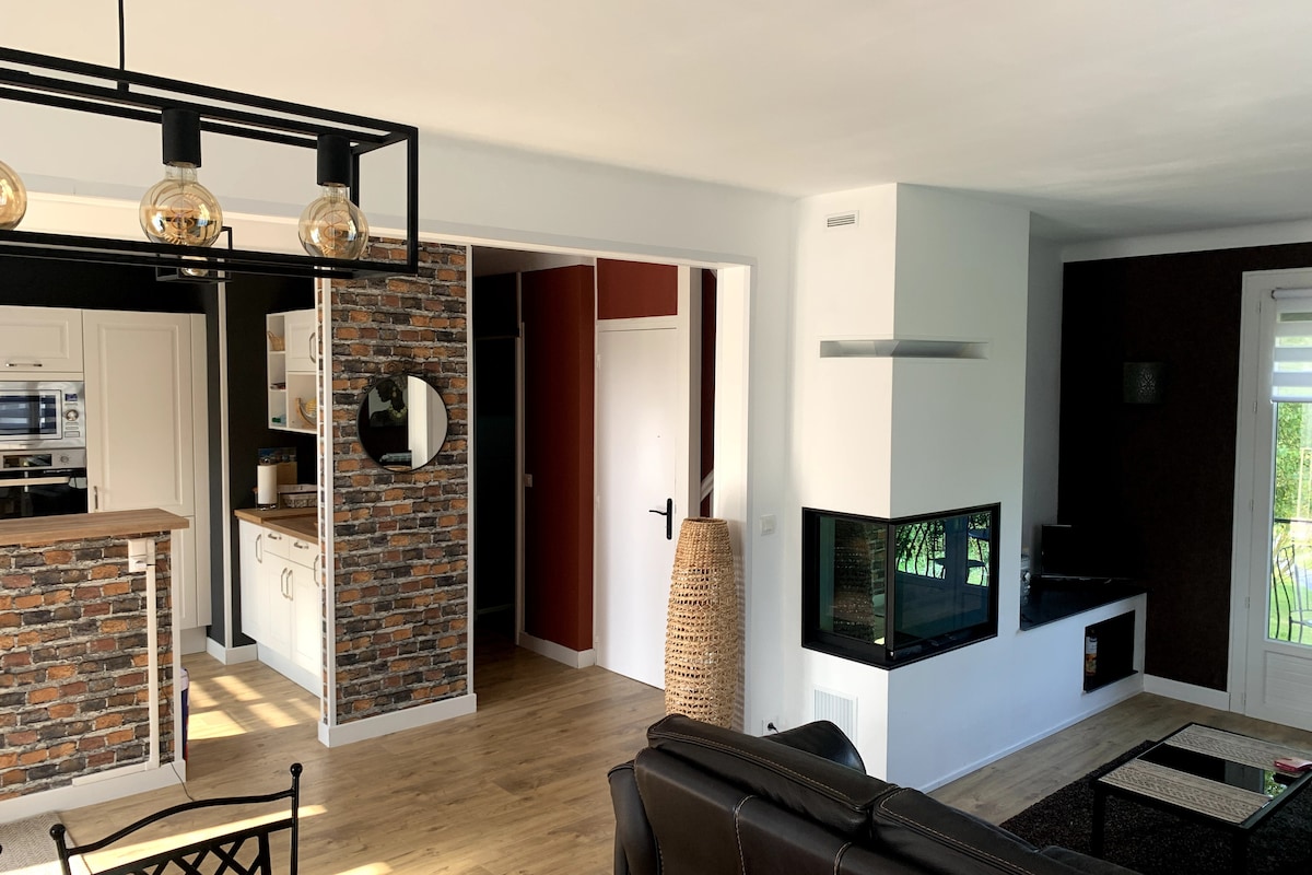 Top Airbnb: Renovated townhouse, large capacity. in Bayeux