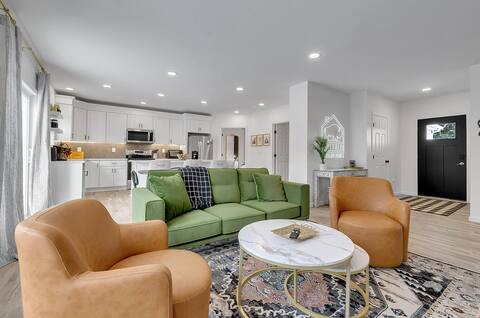 *Brand New Home in WNY!* - Sleeps 13!