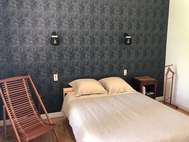 ห้องนอนที่มีระเบียง