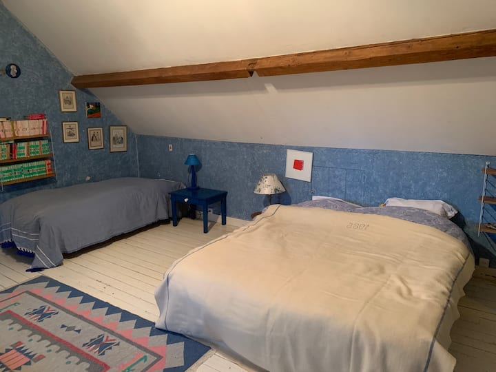 bedroom 5 - dorm - part 2 - 3 single beds