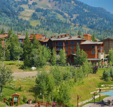 Top Airbnb: Charming 2-bd ski in/ski out + free lift tickets in Teton Village