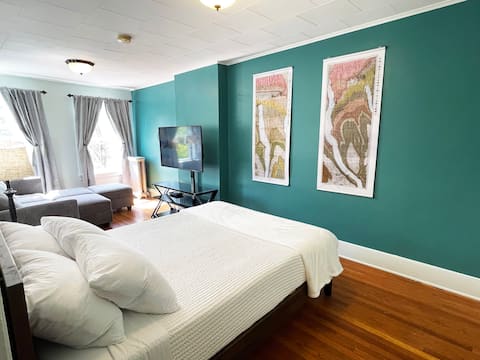 Stylish Hotel Style Suite in Geneva's Uptown Row