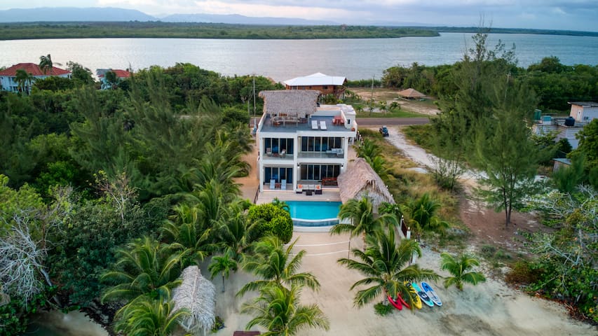 Luxury Oceanfront Villa-Best Pier on the Peninsula