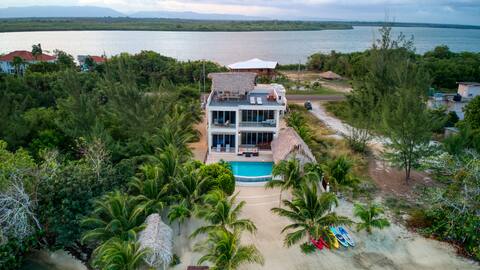 First Class Luxury Villa - New, Beach Front