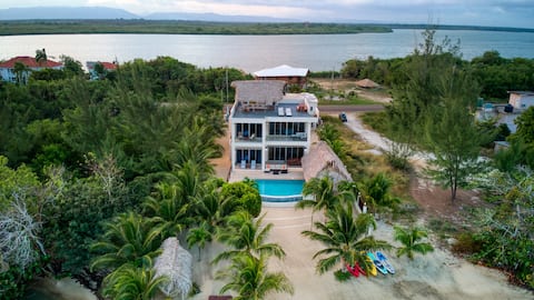 First Class Luxury Villa - New, Beach Front
