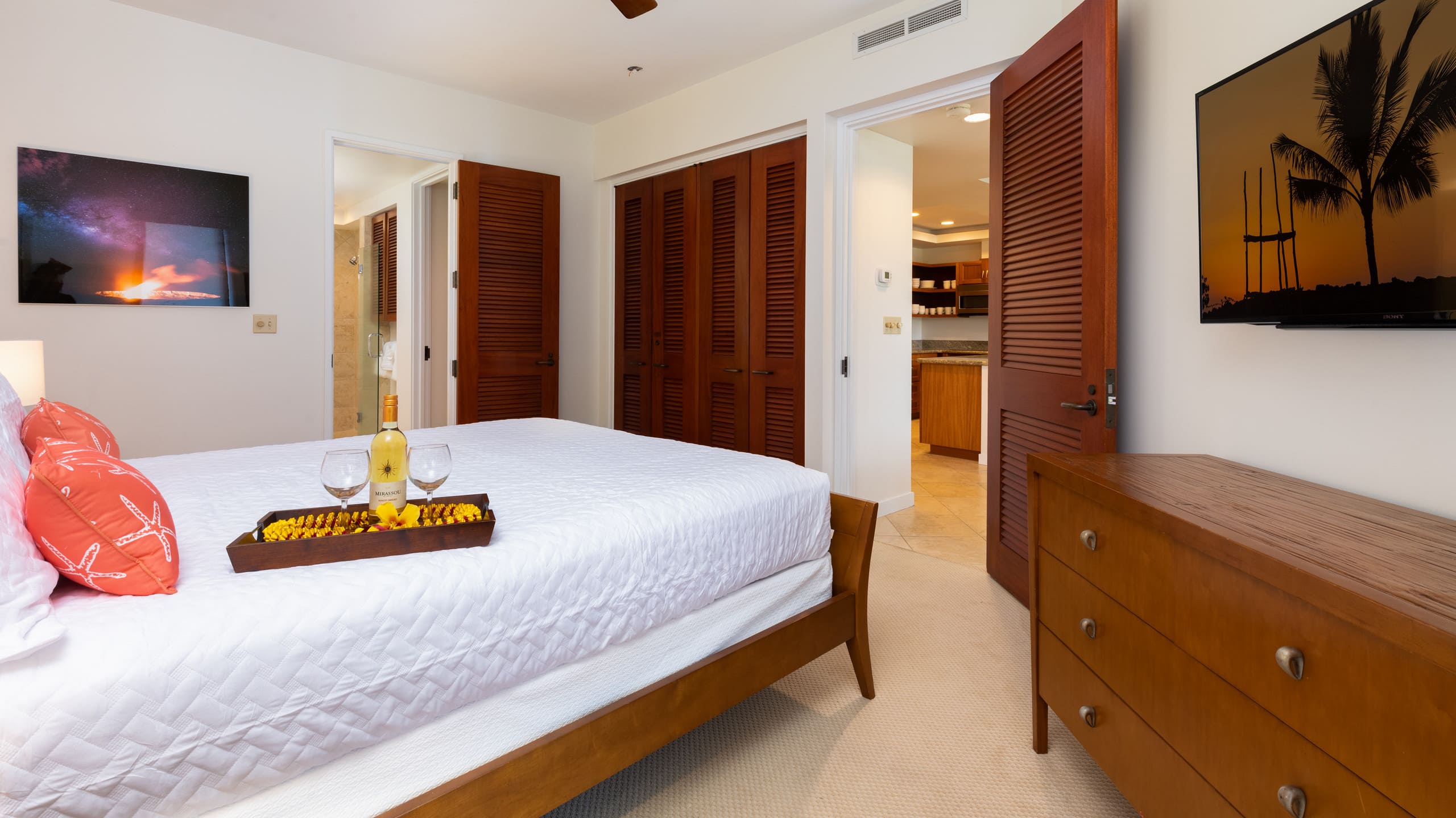Condo in Waimea · ★4.88 · 2 bedrooms · 4 beds · 2.5 baths - Image 12