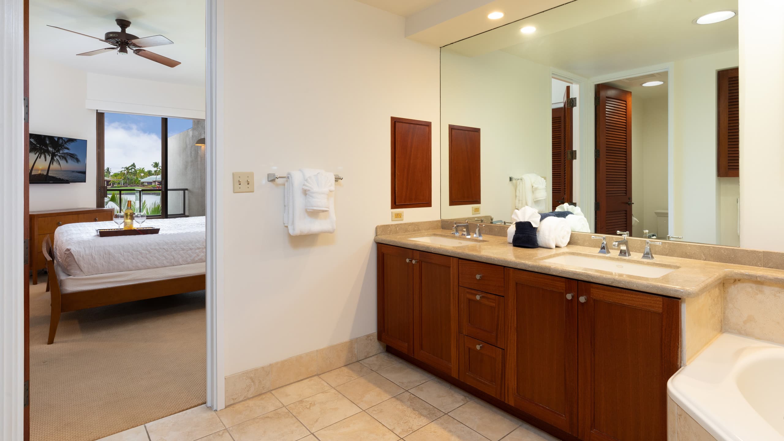Condo in Waimea · ★4.88 · 2 bedrooms · 4 beds · 2.5 baths - Image 17