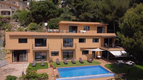 VILLA LA CALA with swimming pool & sea view