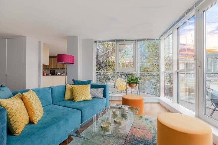 Dazzling Thames Views Meet Glamorous Family Living gallery image 3