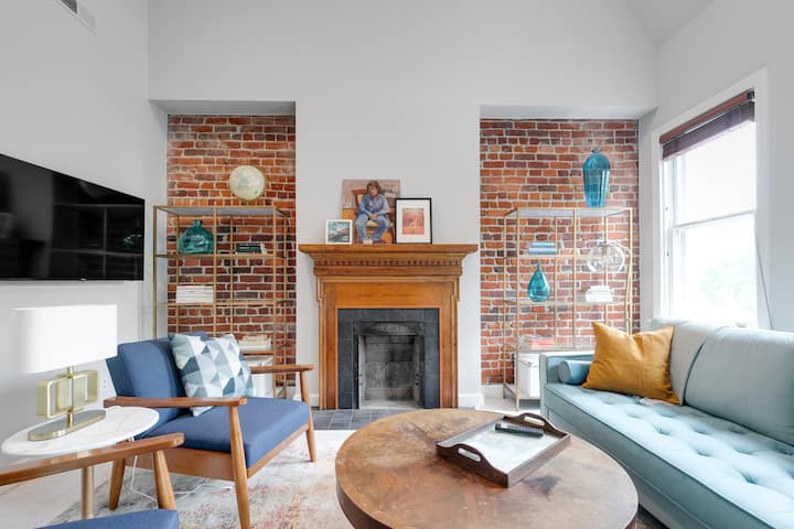Beautiful & Spacious Fan Apartment With Parking - Richmond, VA