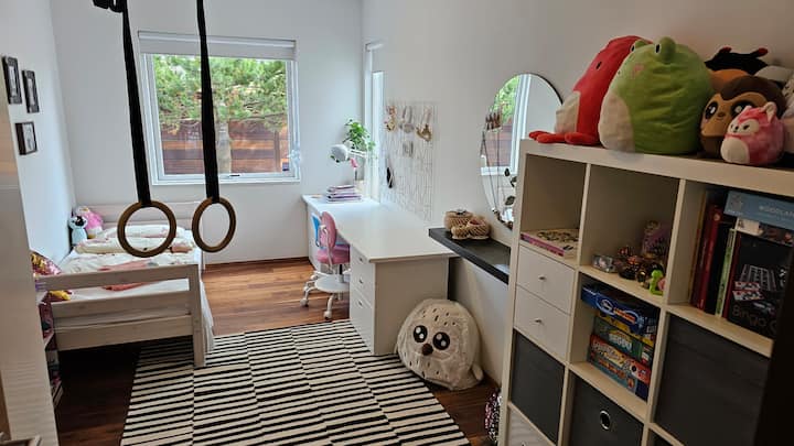 Საძინებელი 4 - შეესაბამება 1-2 ზრდასრულს (საწოლი განახლდა)