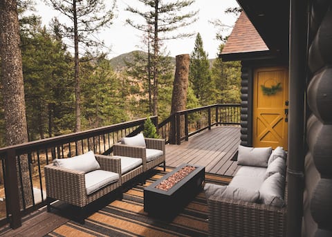 Scenic Mountain Cabin: Hot Tub, Large Deck, Views