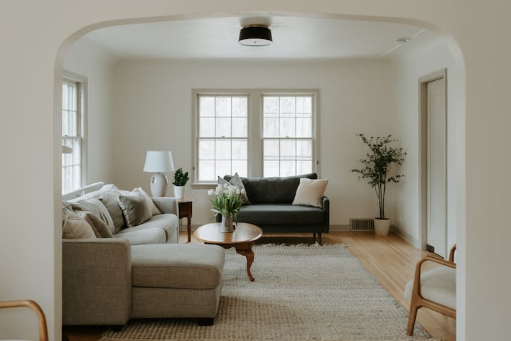 Heirloom Cottage | Getaway w/ Hot Tub & Sauna