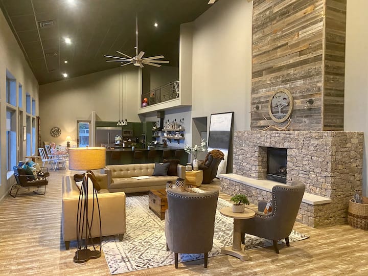 Feeleyridge Rustic/modern Barndominium - Skiatook Lake, OK