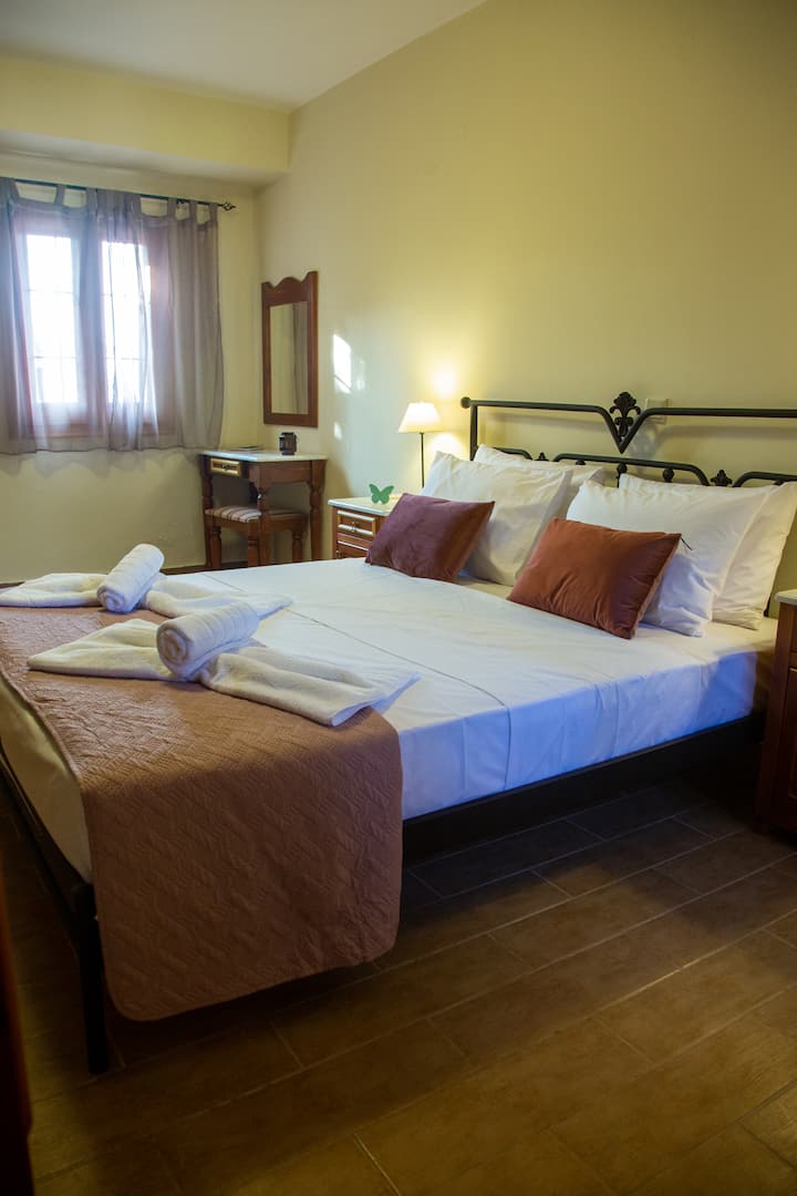 ห้องนอนที่สองพร้อมเตียงคู่