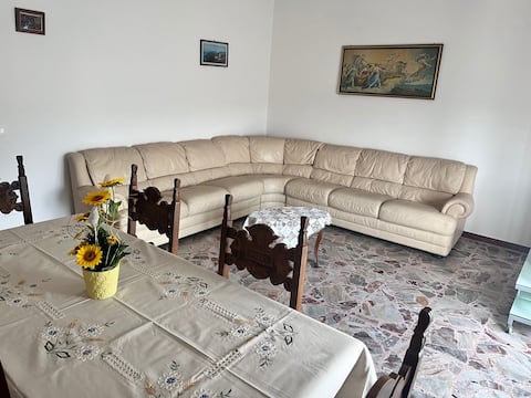 Successful Airbnb property: Holidays at Susy's on Lake Trasimeno CASA ROSA in Passignano Sul Trasimeno