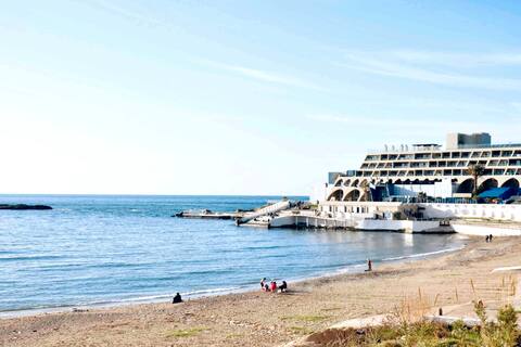 Spacious Family Accommodation with Sea View