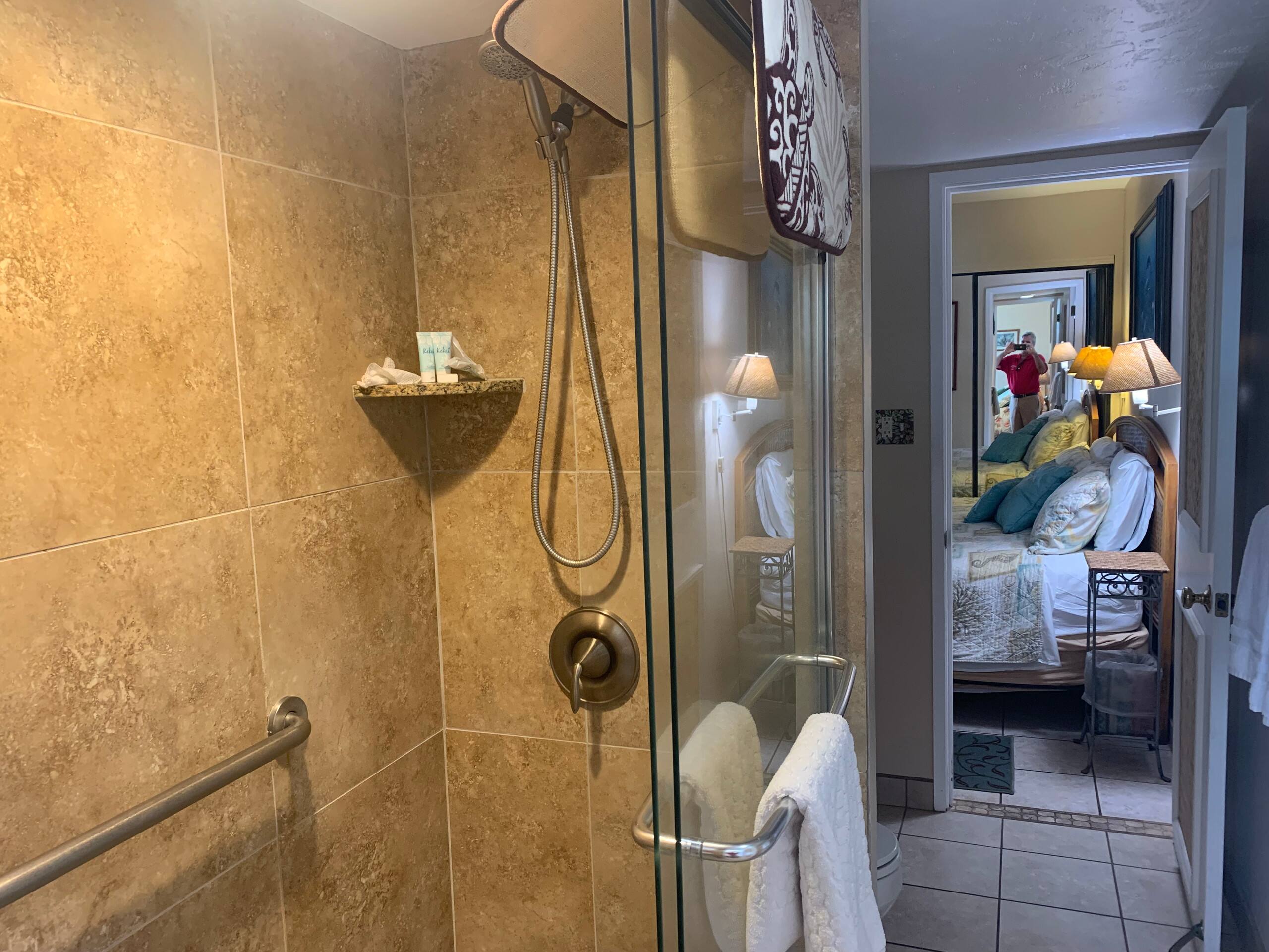 Condo in Lahaina · ★4.91 · 2 bedrooms · 1 bed · 1.5 baths - Image 13