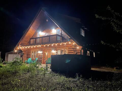 Log Cabin in the Woods:HOT TUB, BBQ, GAMING GARAGE