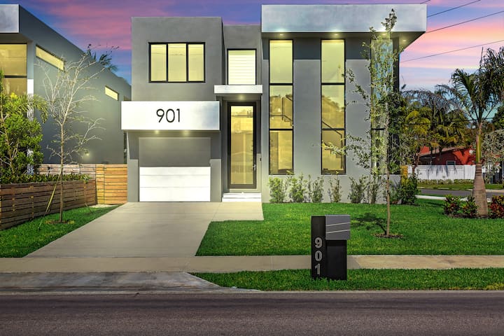 ***VillaPlaya brand new home, modern style resort!