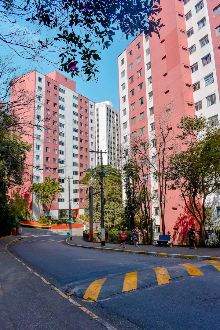 lovely-2-bedroom-condo-with-free-parking-condominiums-for-rent-in