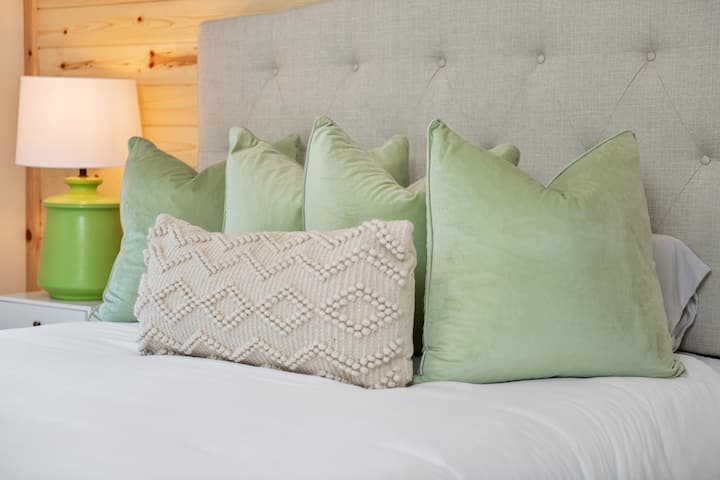 ห้องนอน 1 เตียงควีนไซส์