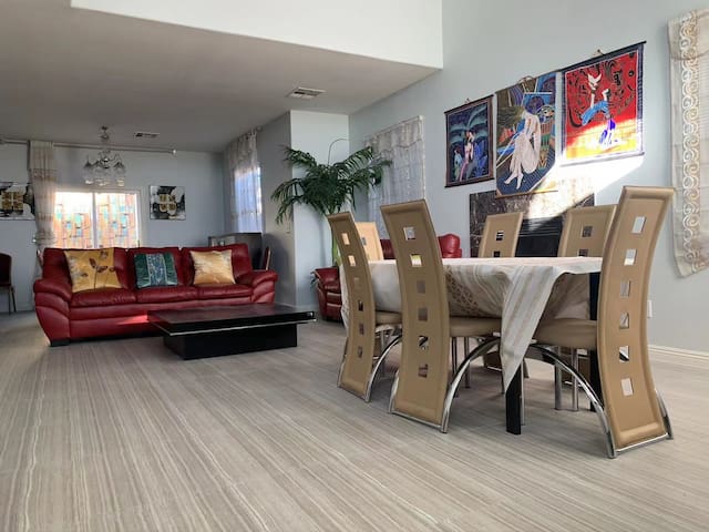 Four bedroom home 3.8 miles to wynn casino.