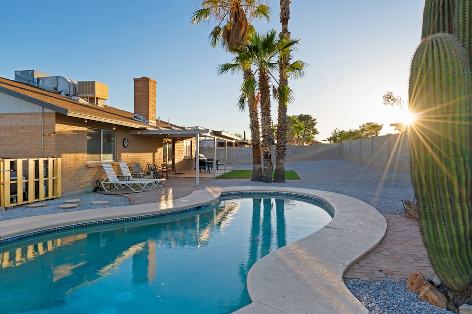 Tranquil Desert Oasis - beautiful private pool and putting green w/a great view! — foto 1